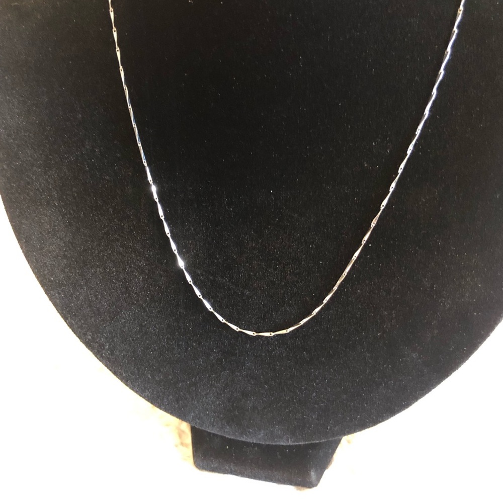 Silver Twisted Link Necklace